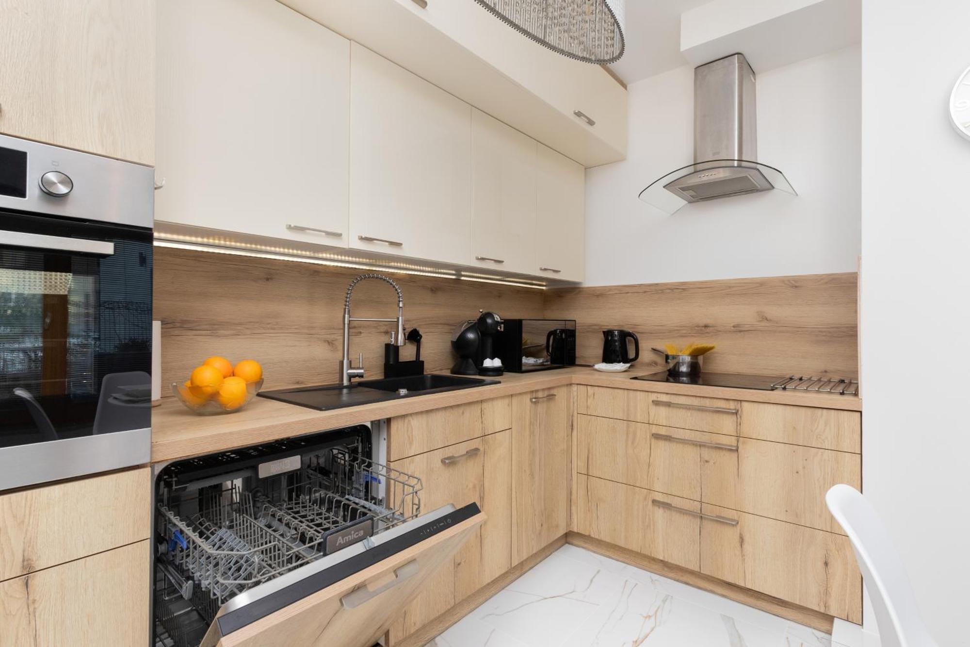 Batorego 7 Apartament With Terrace & Parking Downtown Gdynia By Renters Buitenkant foto